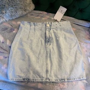 Zara denim skirt💕 size large high rise